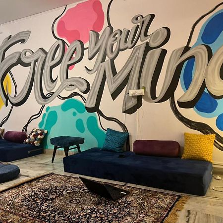 Krazy Solo Hostel Мумбай Екстериор снимка