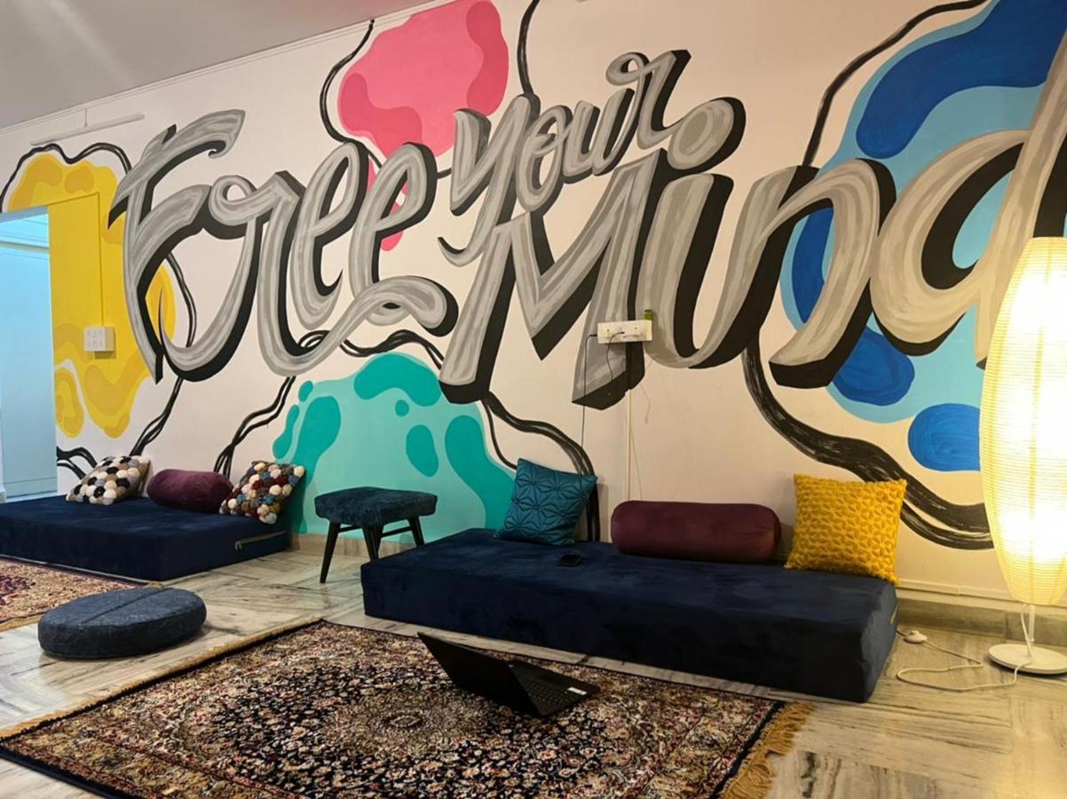 Krazy Solo Hostel Мумбай Екстериор снимка