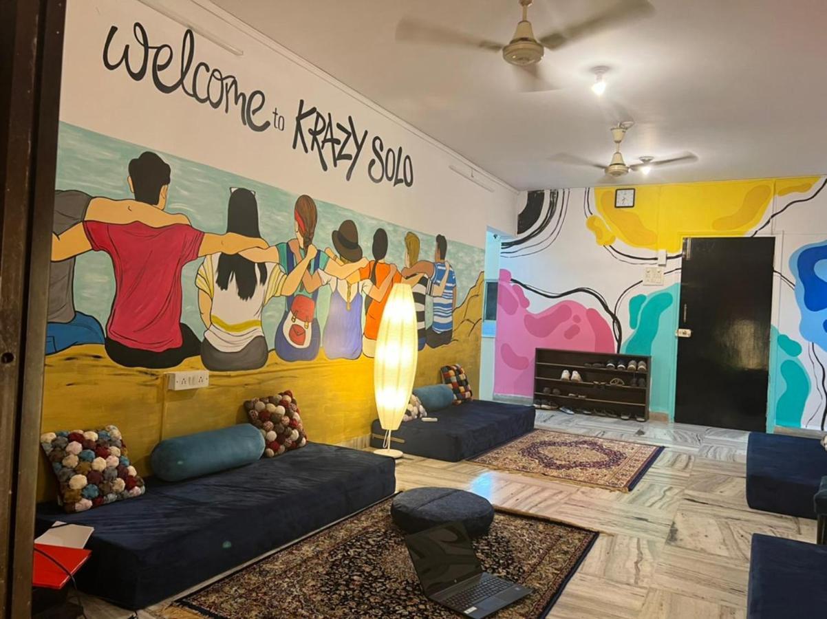 Krazy Solo Hostel Мумбай Екстериор снимка