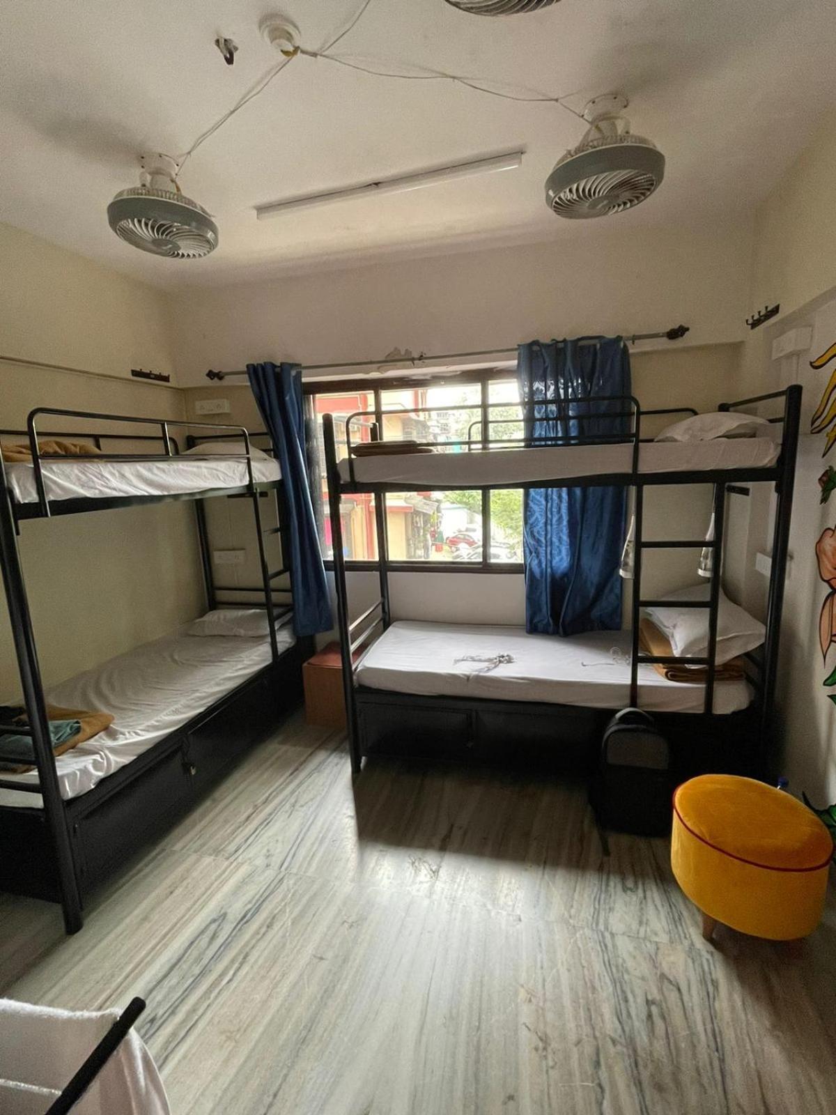 Krazy Solo Hostel Мумбай Екстериор снимка